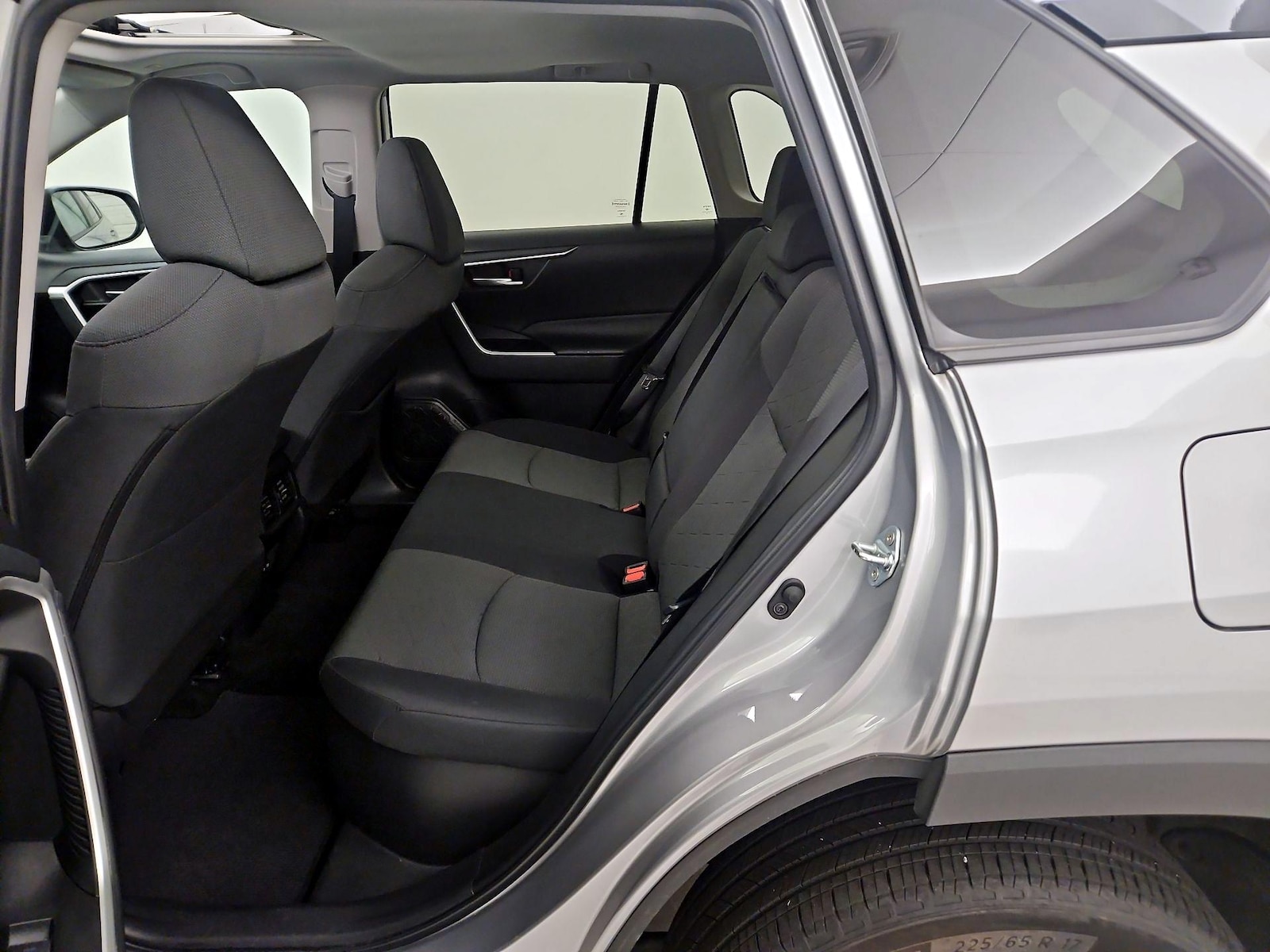2023 Toyota RAV4 XLE - Photo 21