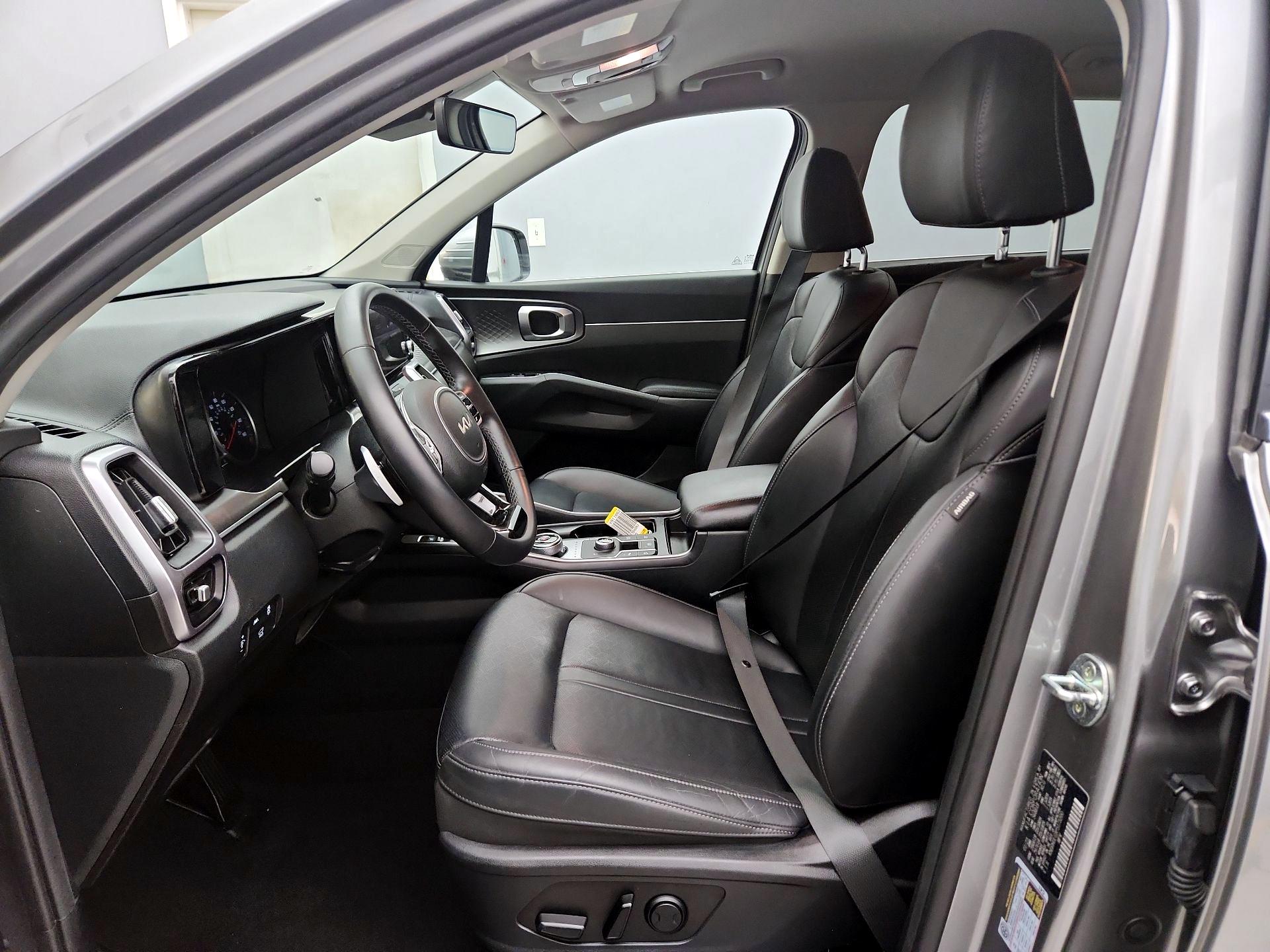 Thumbnail: 2023 Kia Sorento - 11