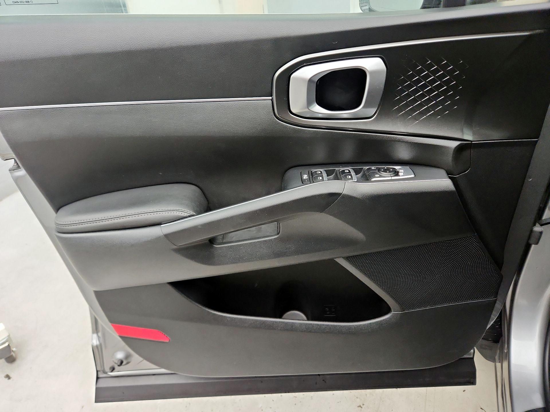 Thumbnail: 2023 Kia Sorento - 12