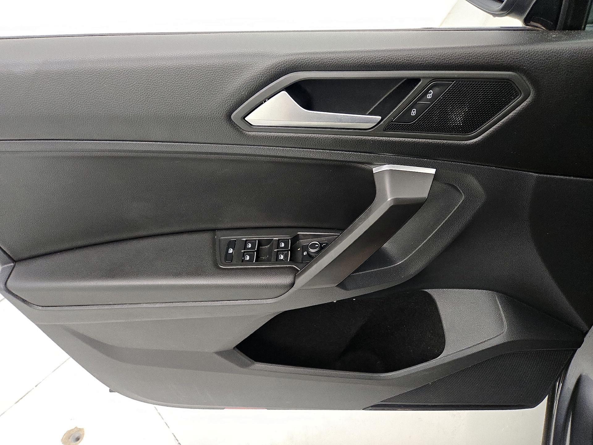 Thumbnail: 2021 Volkswagen Tiguan - 12