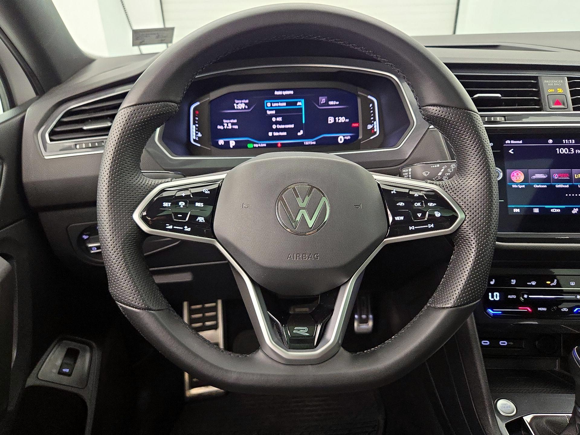 Thumbnail: 2022 Volkswagen Tiguan - 10