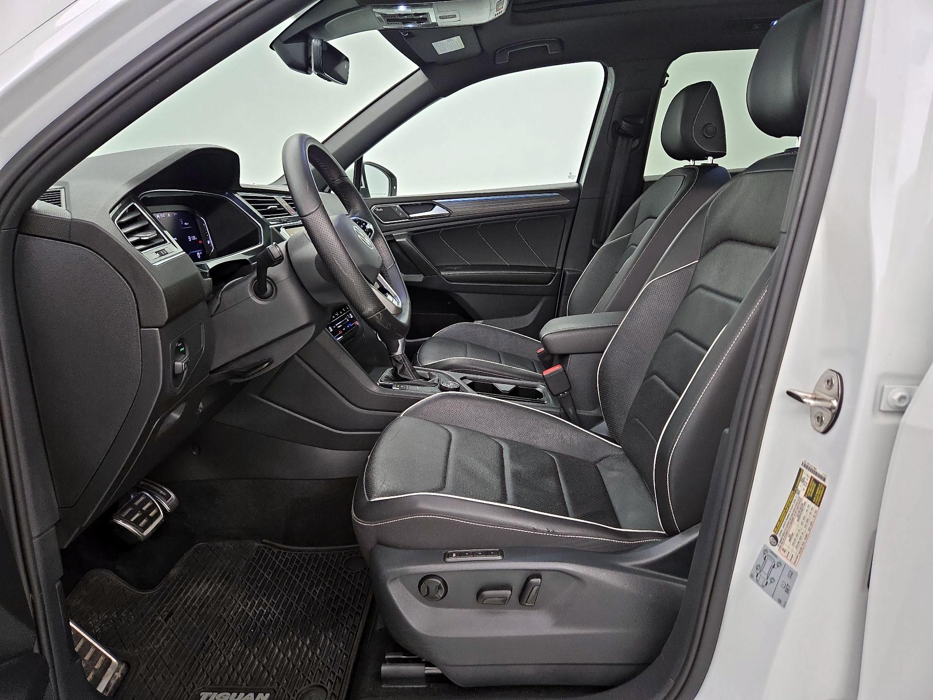 Thumbnail: 2022 Volkswagen Tiguan - 11