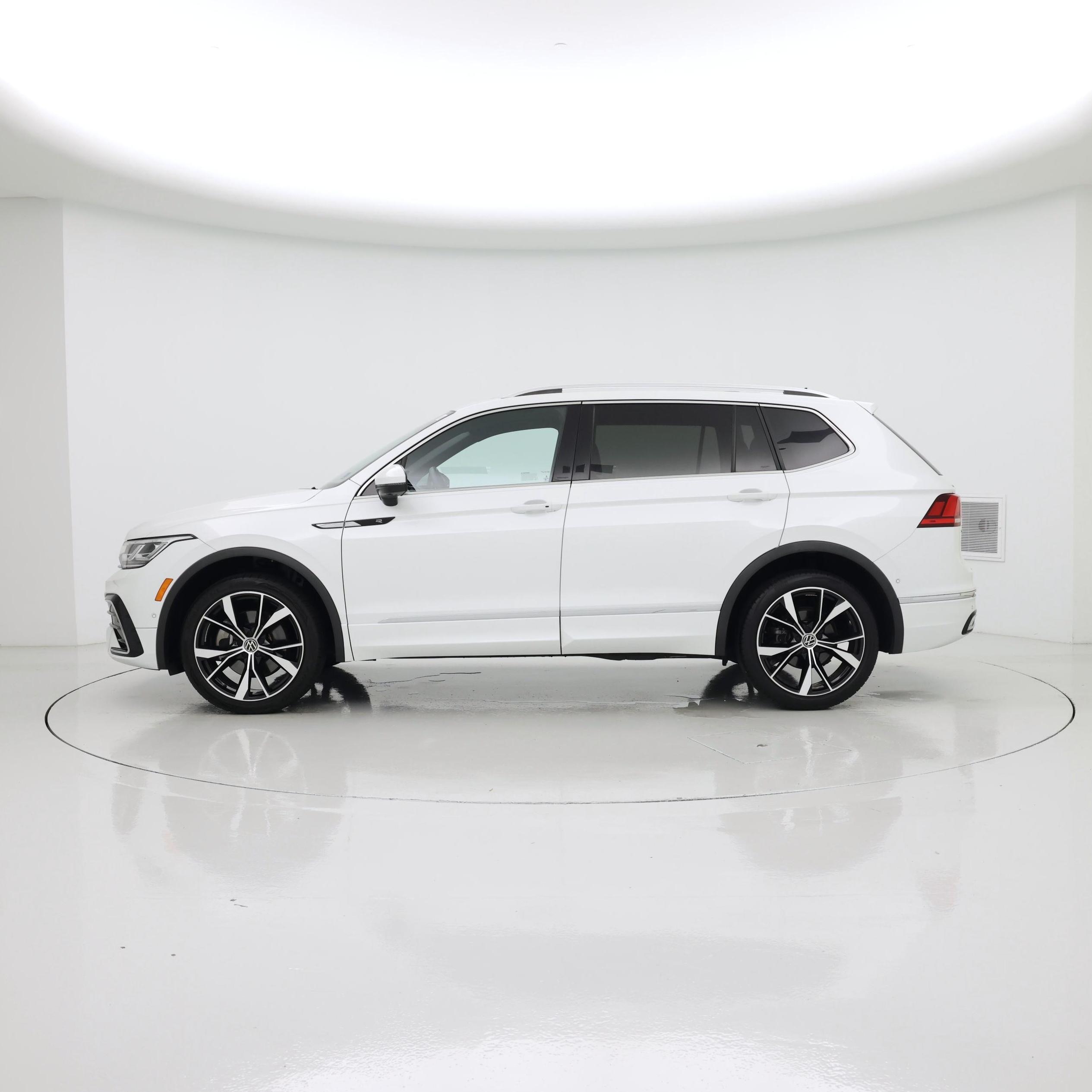 Thumbnail: 2022 Volkswagen Tiguan - 3