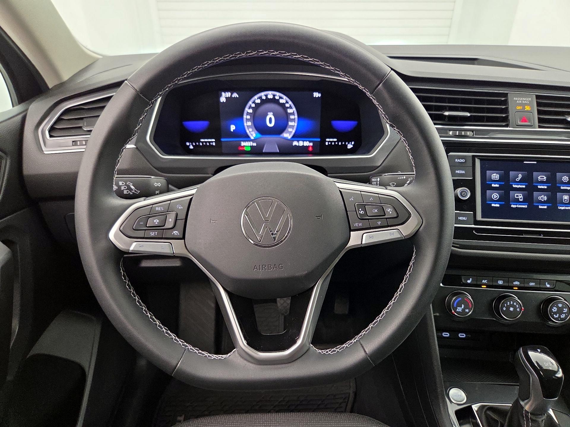 Thumbnail: 2022 Volkswagen Tiguan - 10