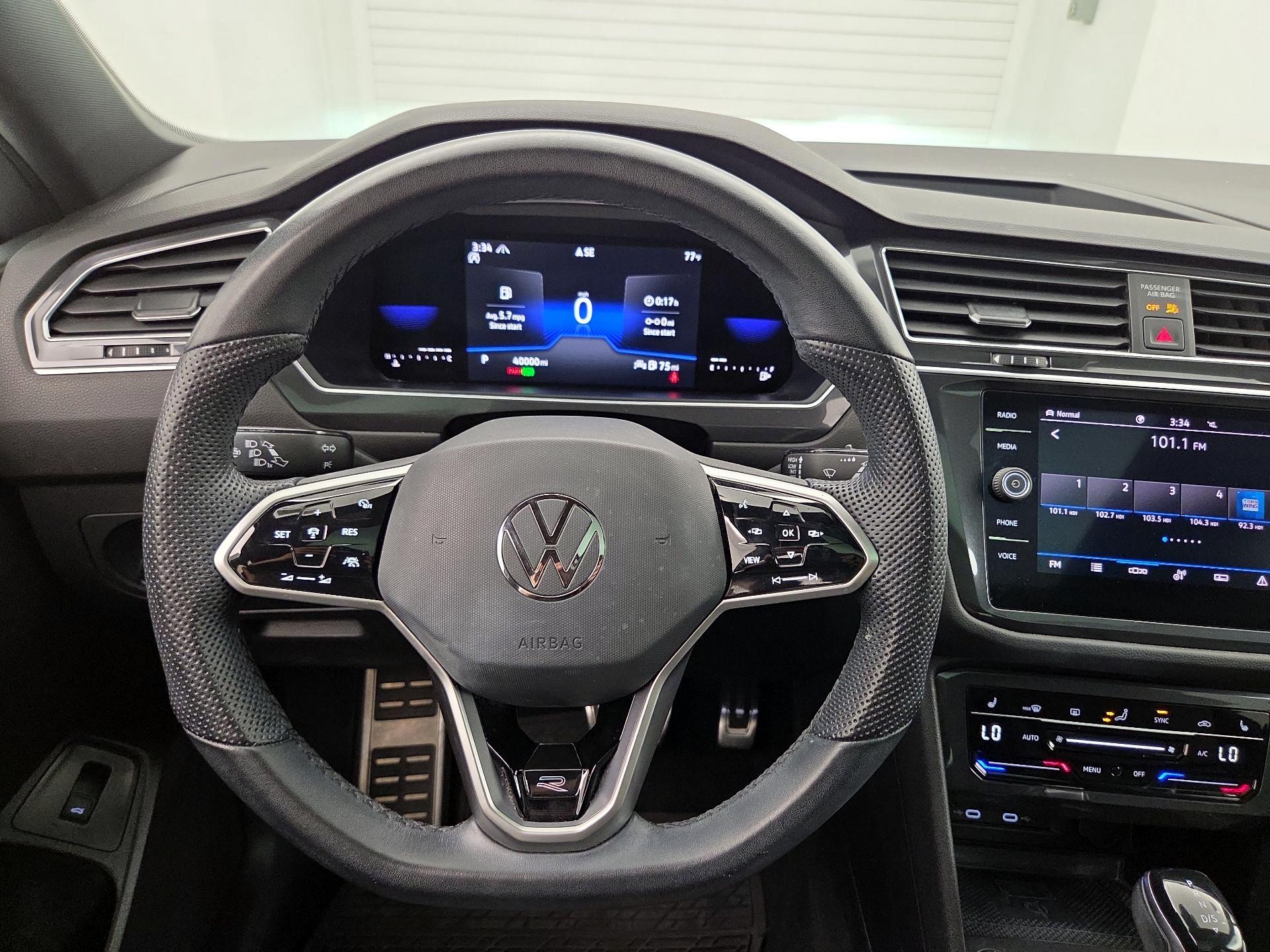 Thumbnail: 2022 Volkswagen Tiguan - 10