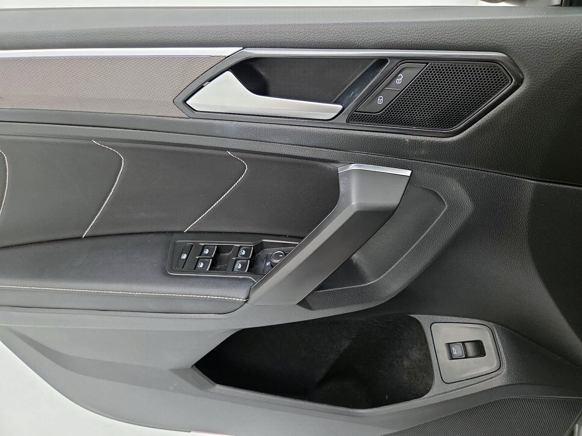 Thumbnail: 2022 Volkswagen Tiguan - 12