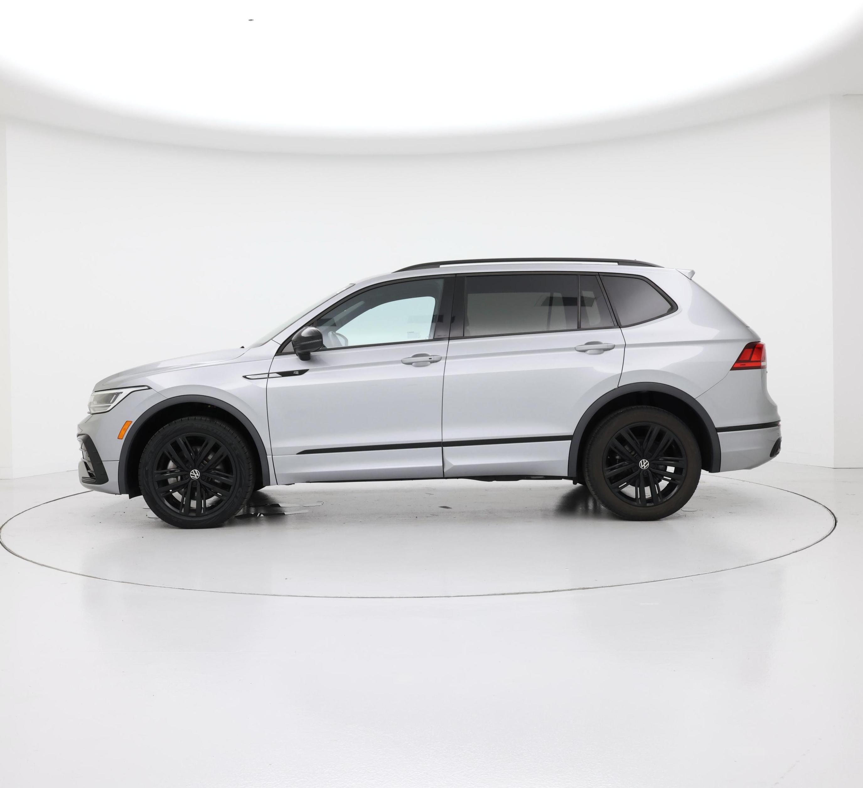 Thumbnail: 2022 Volkswagen Tiguan - 3