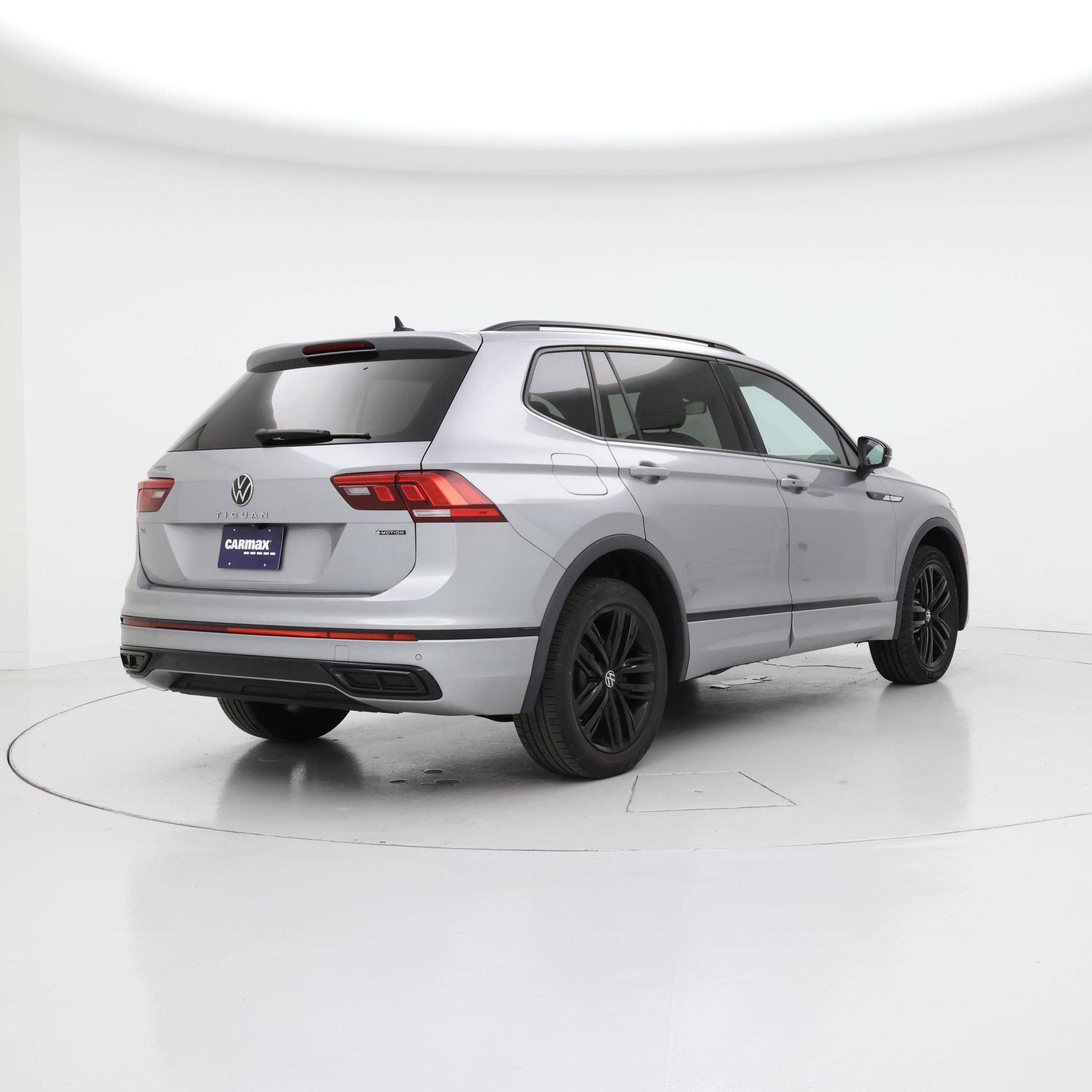 Thumbnail: 2022 Volkswagen Tiguan - 8