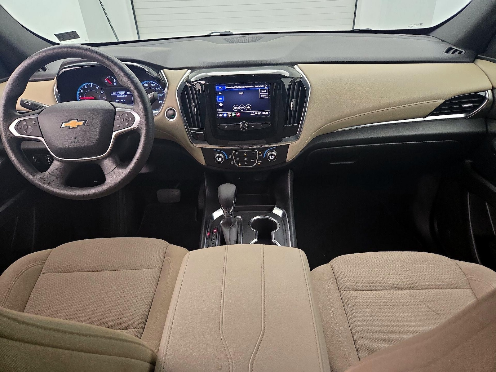 2023 Chevrolet Traverse LS - Photo 10