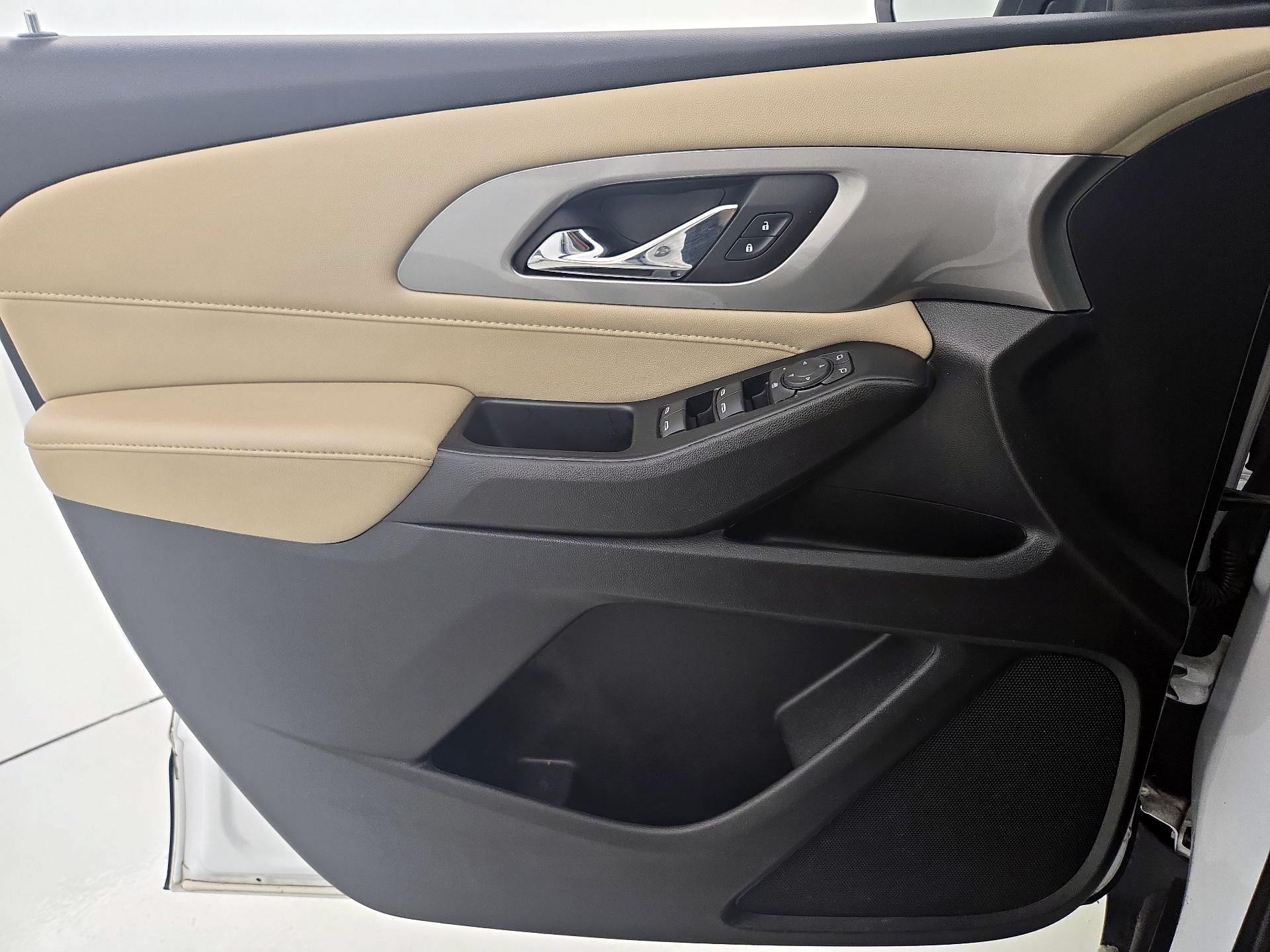 Thumbnail: 2023 Chevrolet Traverse - 12
