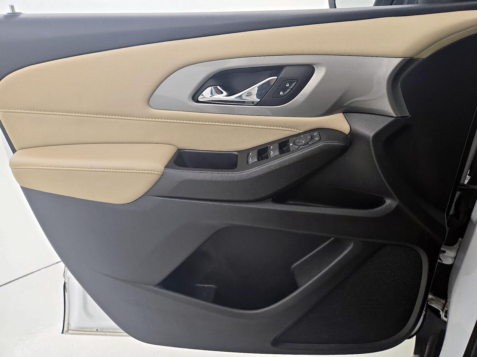 2023 Chevrolet Traverse LS - Photo 13