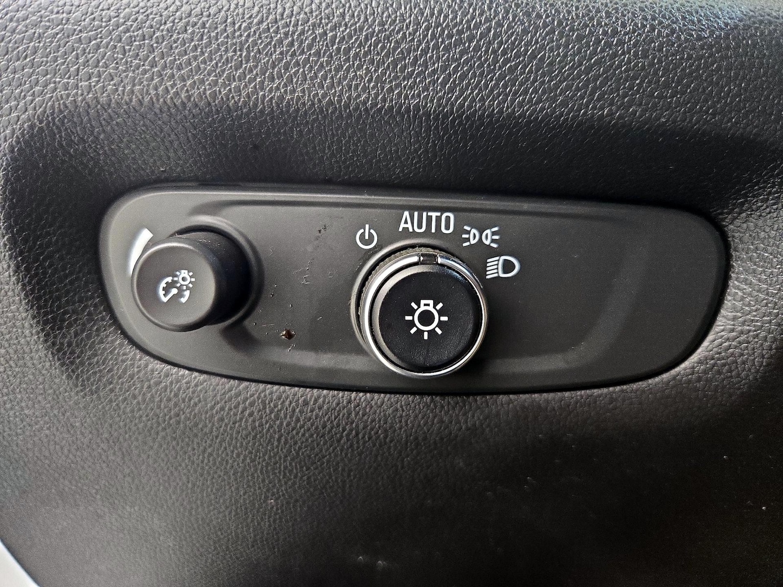 2023 Chevrolet Traverse LS - Photo 14
