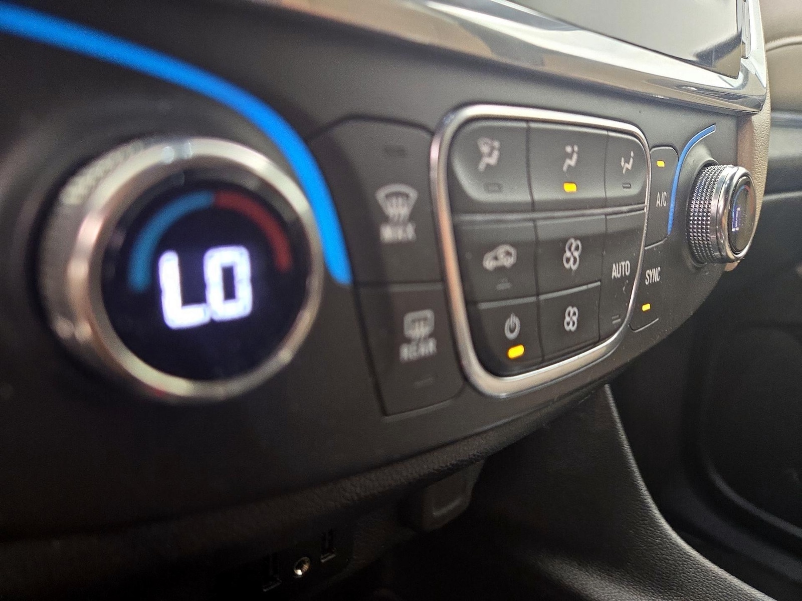 2023 Chevrolet Traverse LS - Photo 17