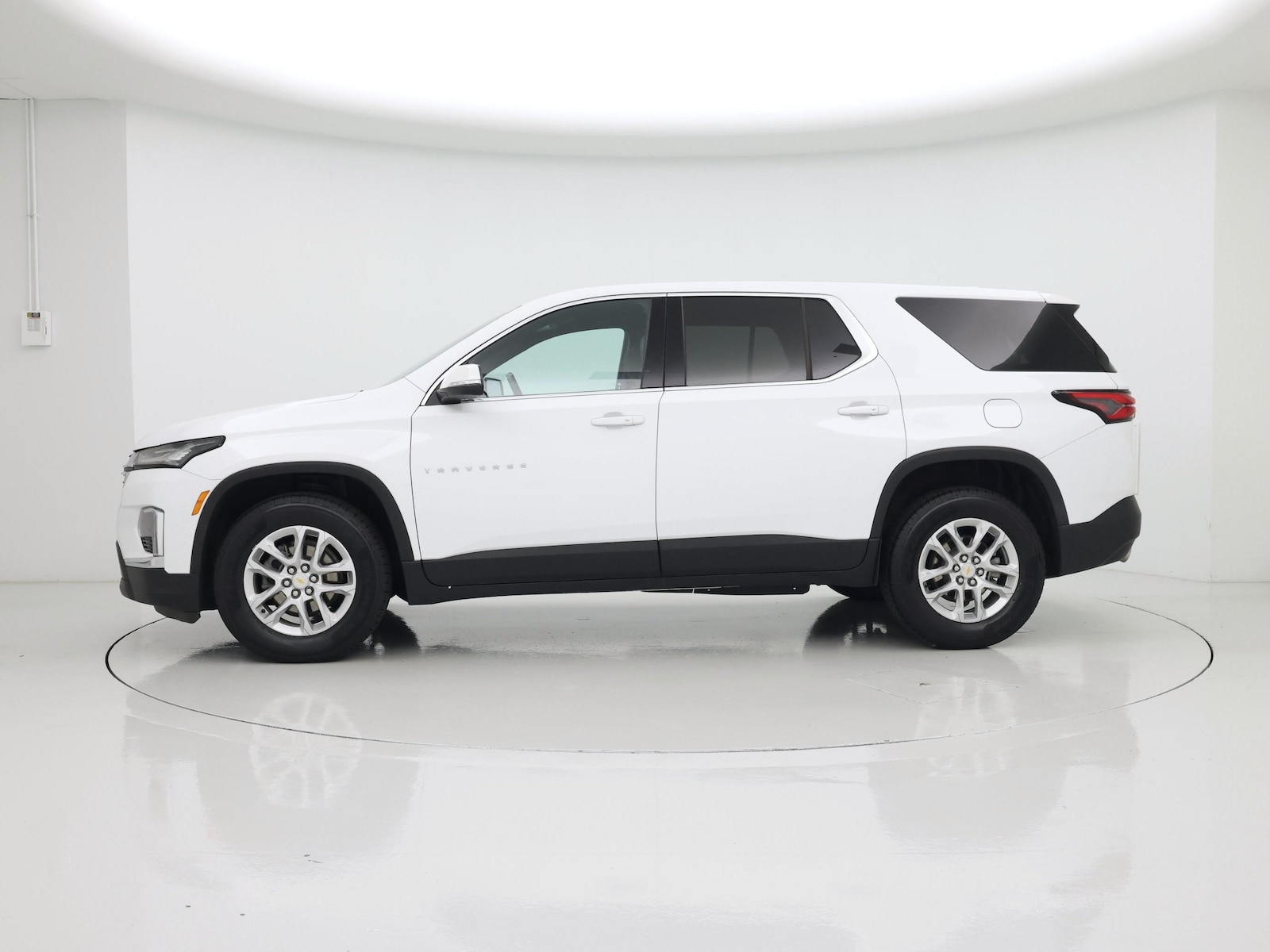 2023 Chevrolet Traverse LS - Photo 4