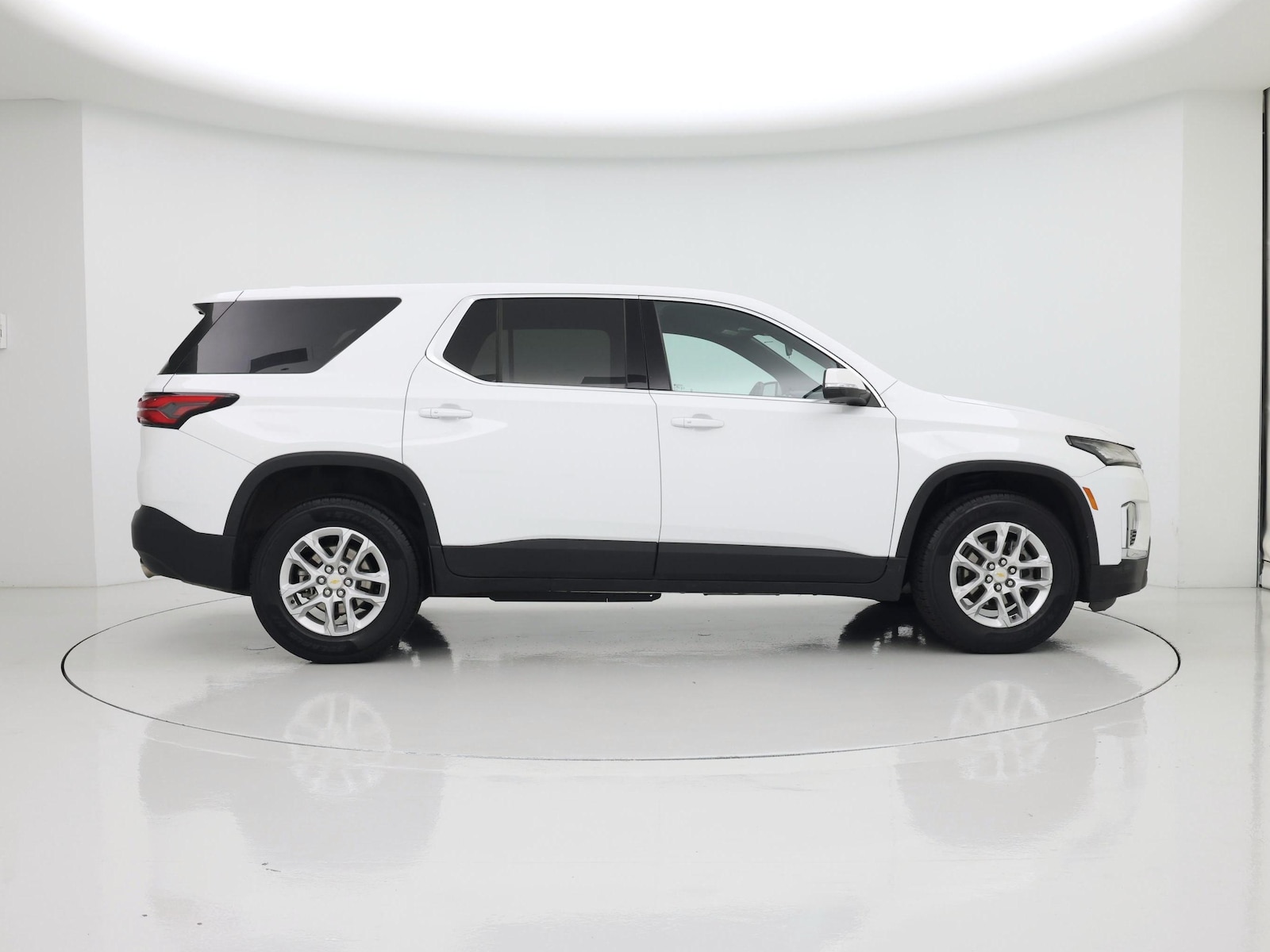2023 Chevrolet Traverse LS - Photo 8