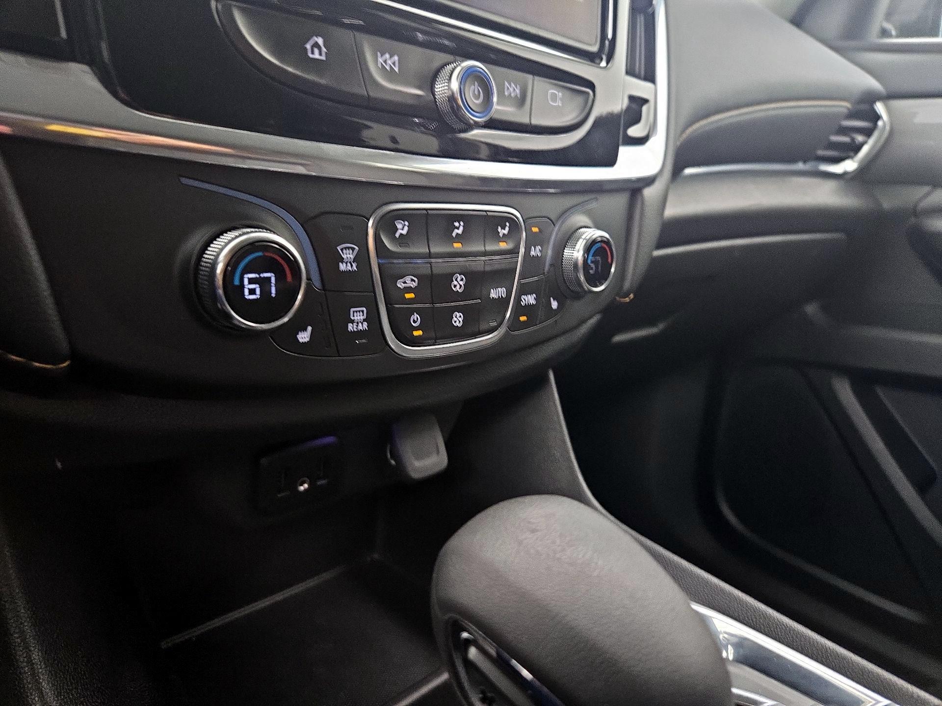 Thumbnail: 2021 Chevrolet Traverse - 16
