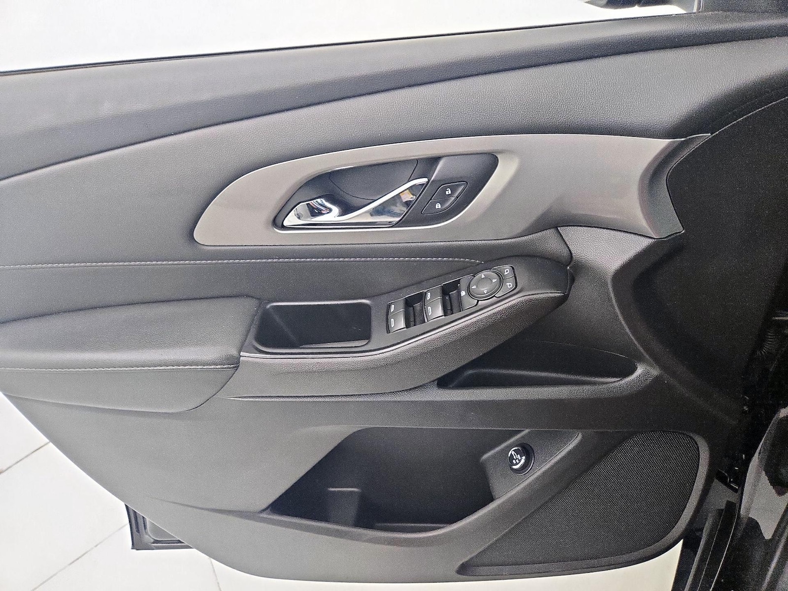 2023 Chevrolet Traverse 1LT - Photo 13
