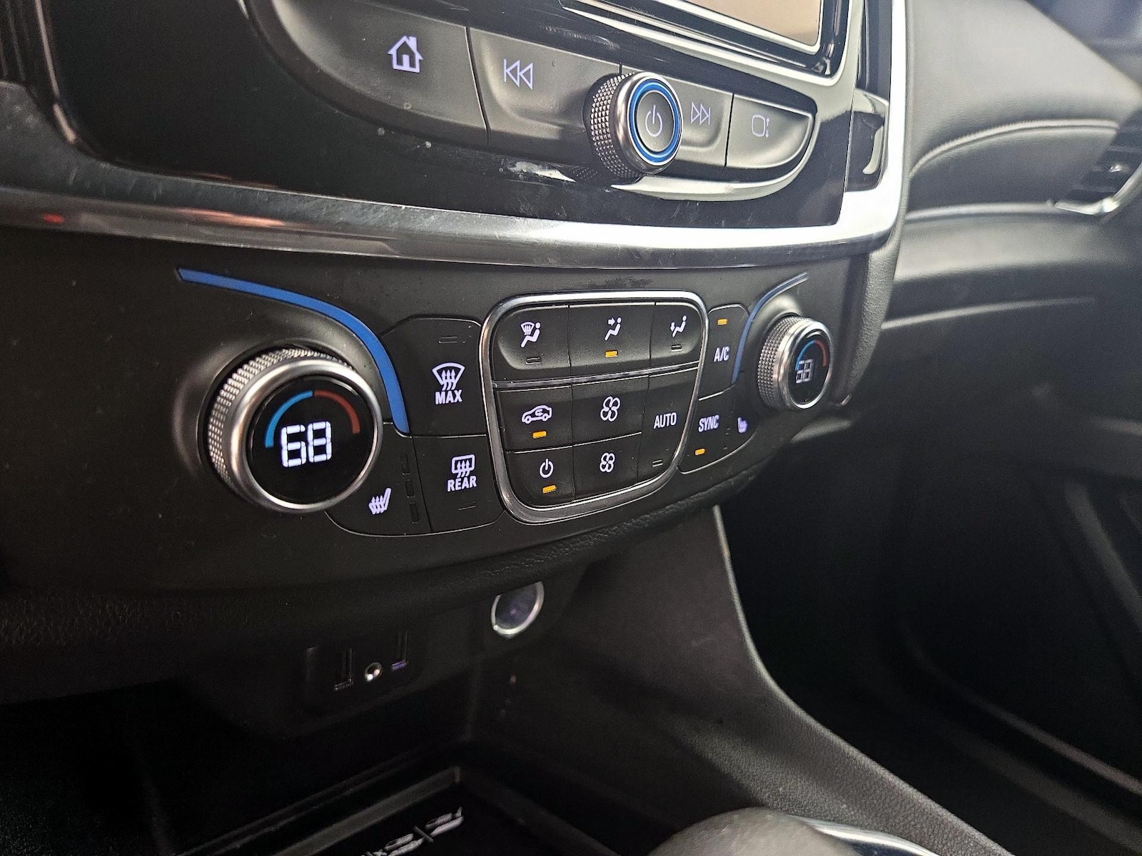 2023 Chevrolet Traverse 1LT - Photo 17