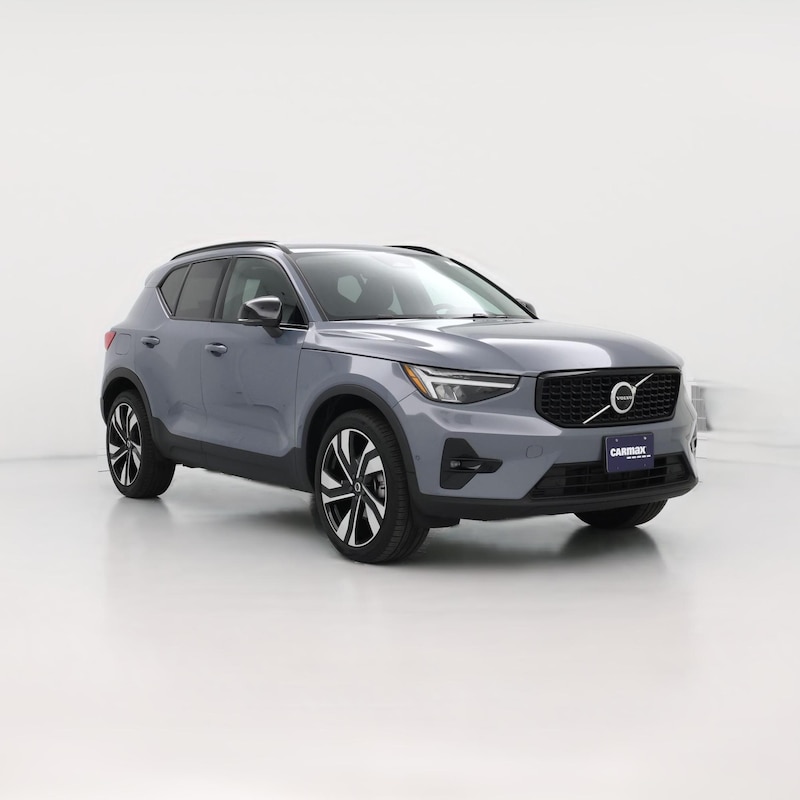 2023 Volvo XC40 B5 Plus Dark Theme