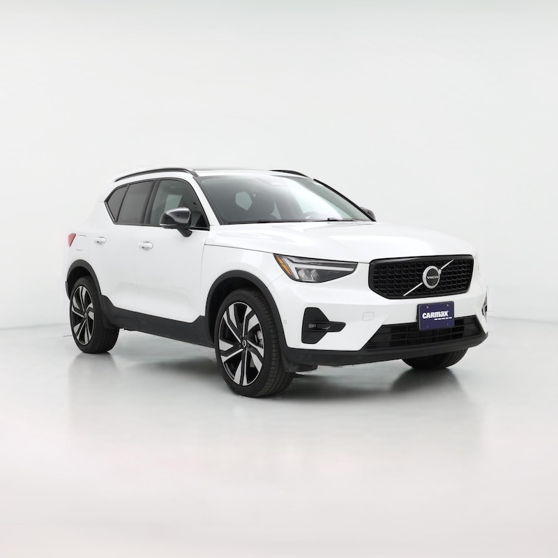 2024 Volvo XC40 B5 Plus Dark Theme