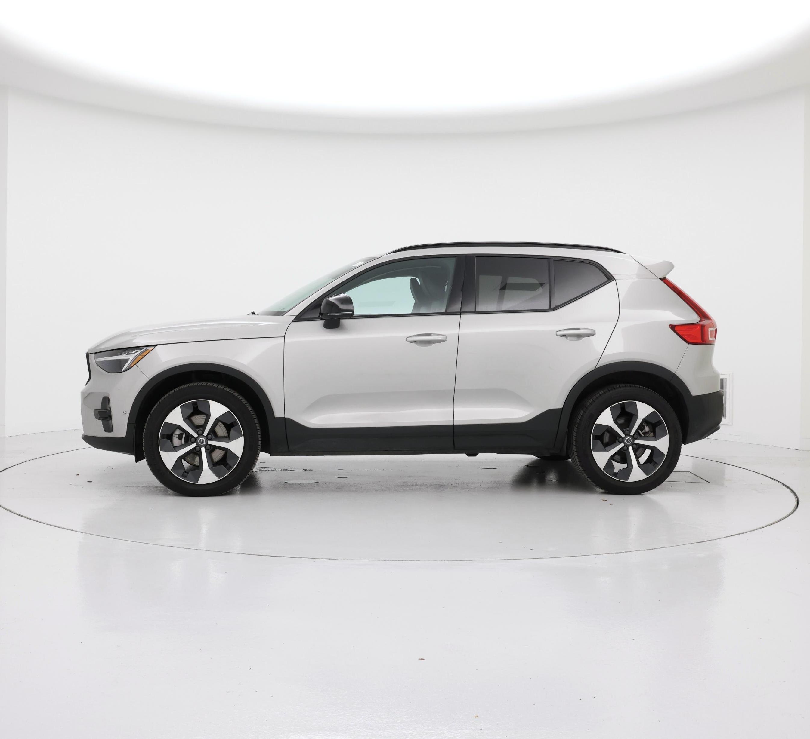 Thumbnail: 2024 Volvo XC40 - 3