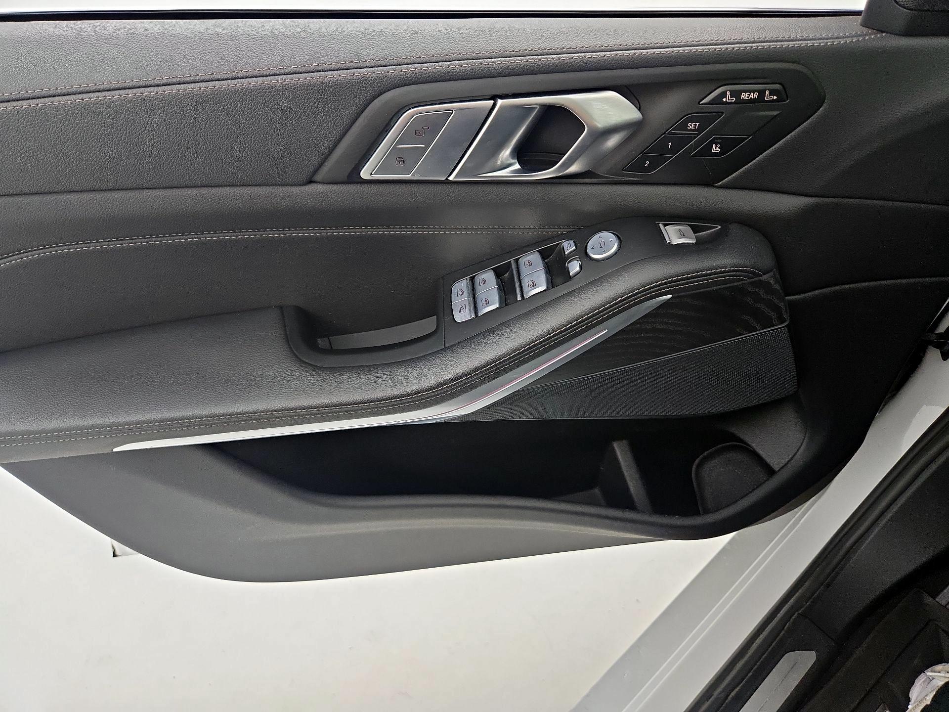 Thumbnail: 2022 BMW X7 - 12