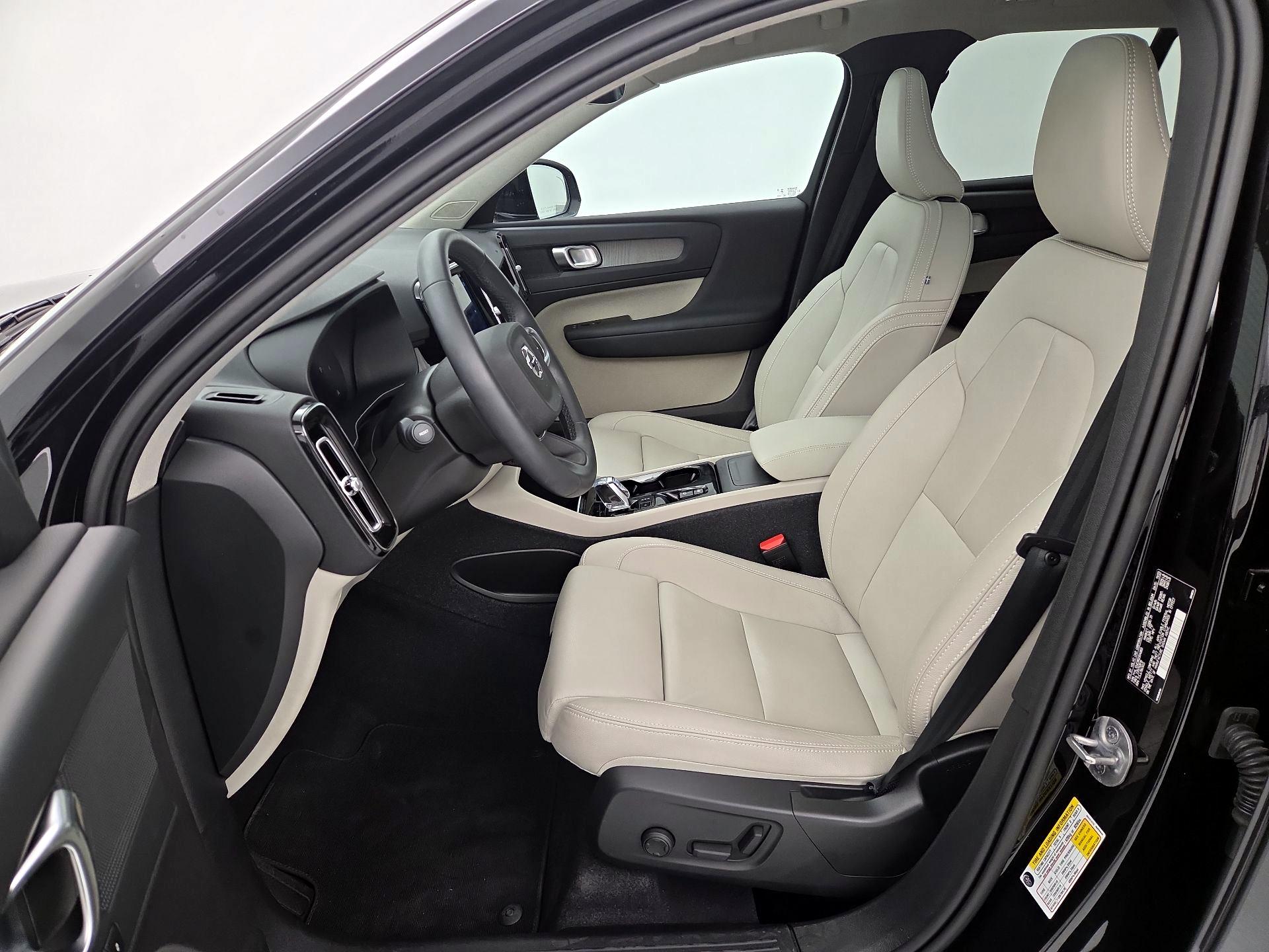 Thumbnail: 2024 Volvo XC40 - 11
