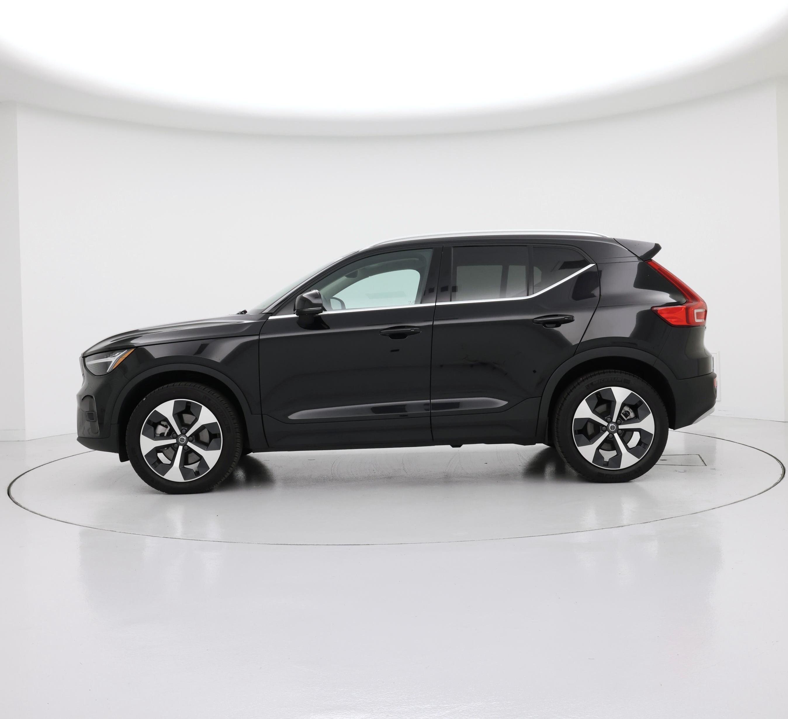 Thumbnail: 2024 Volvo XC40 - 3