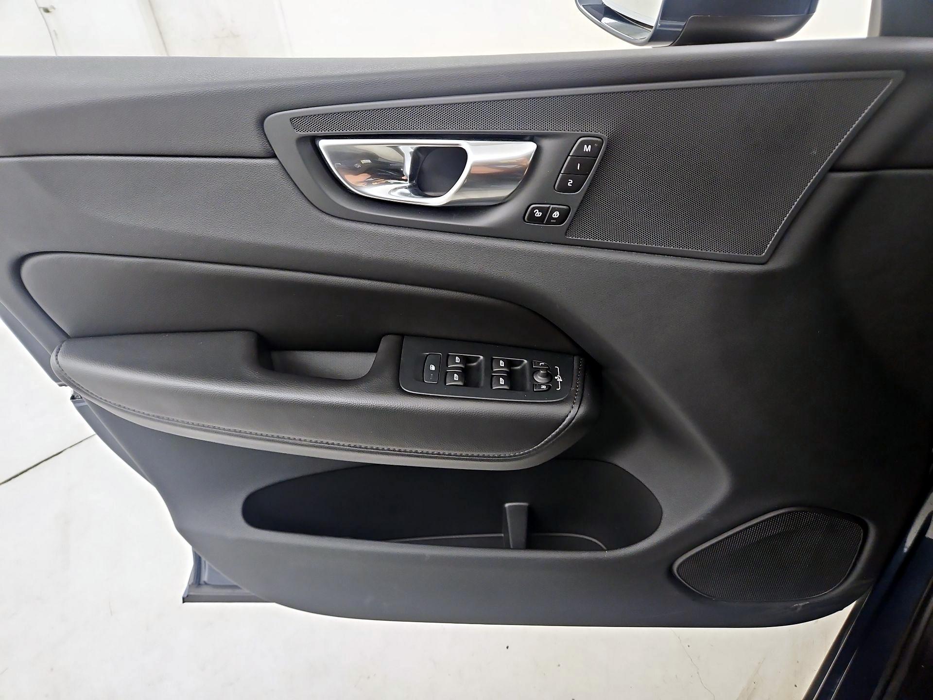 Thumbnail: 2023 Volvo XC60 - 12