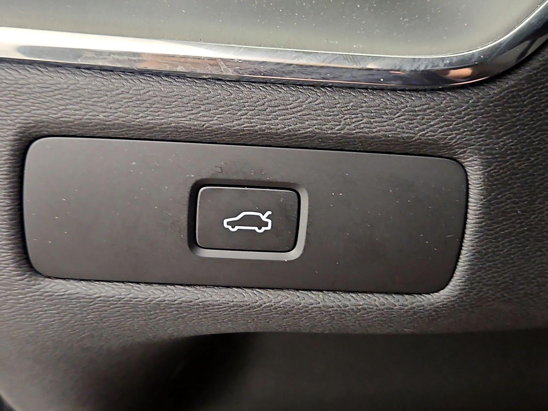 Thumbnail: 2023 Volvo XC60 - 13
