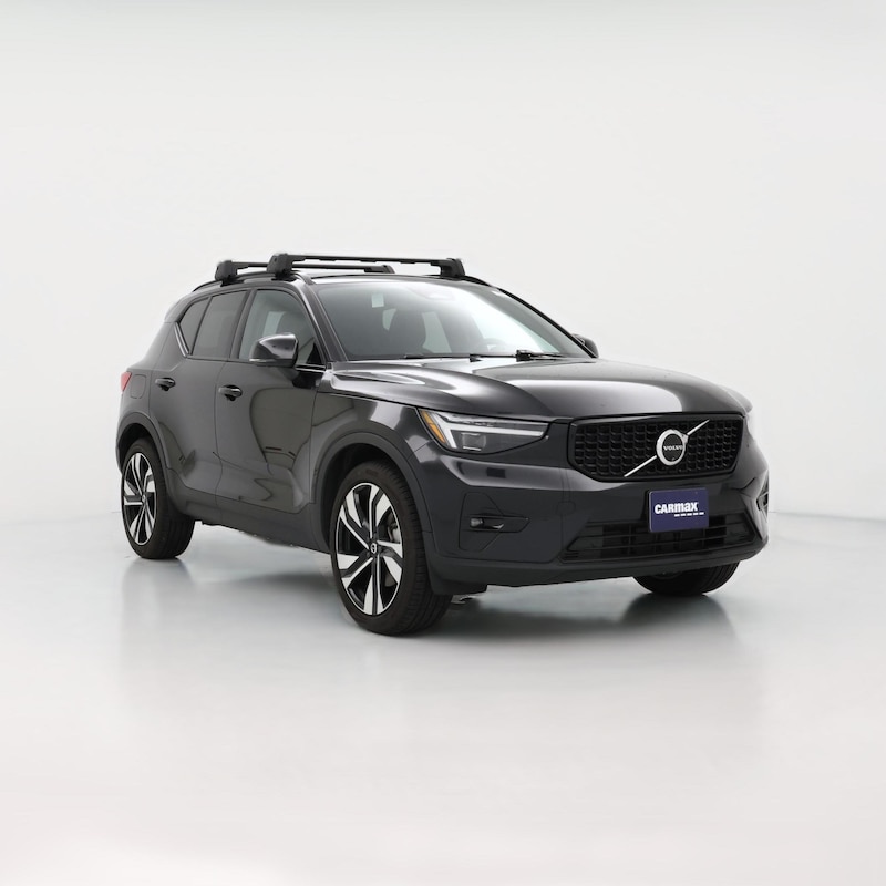 2025 Volvo XC40 B5 Plus Dark Theme