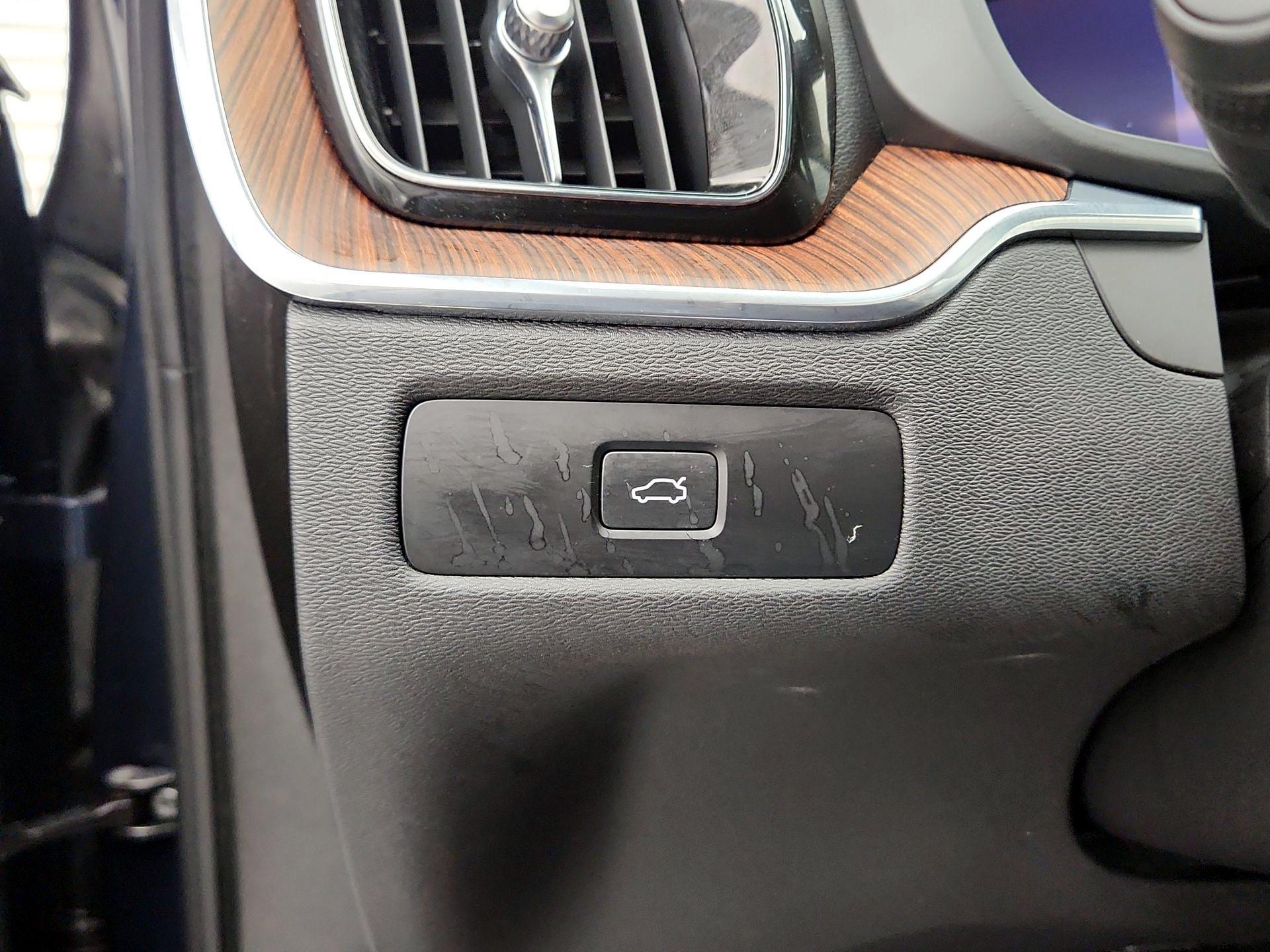 Thumbnail: 2024 Volvo XC60 - 13