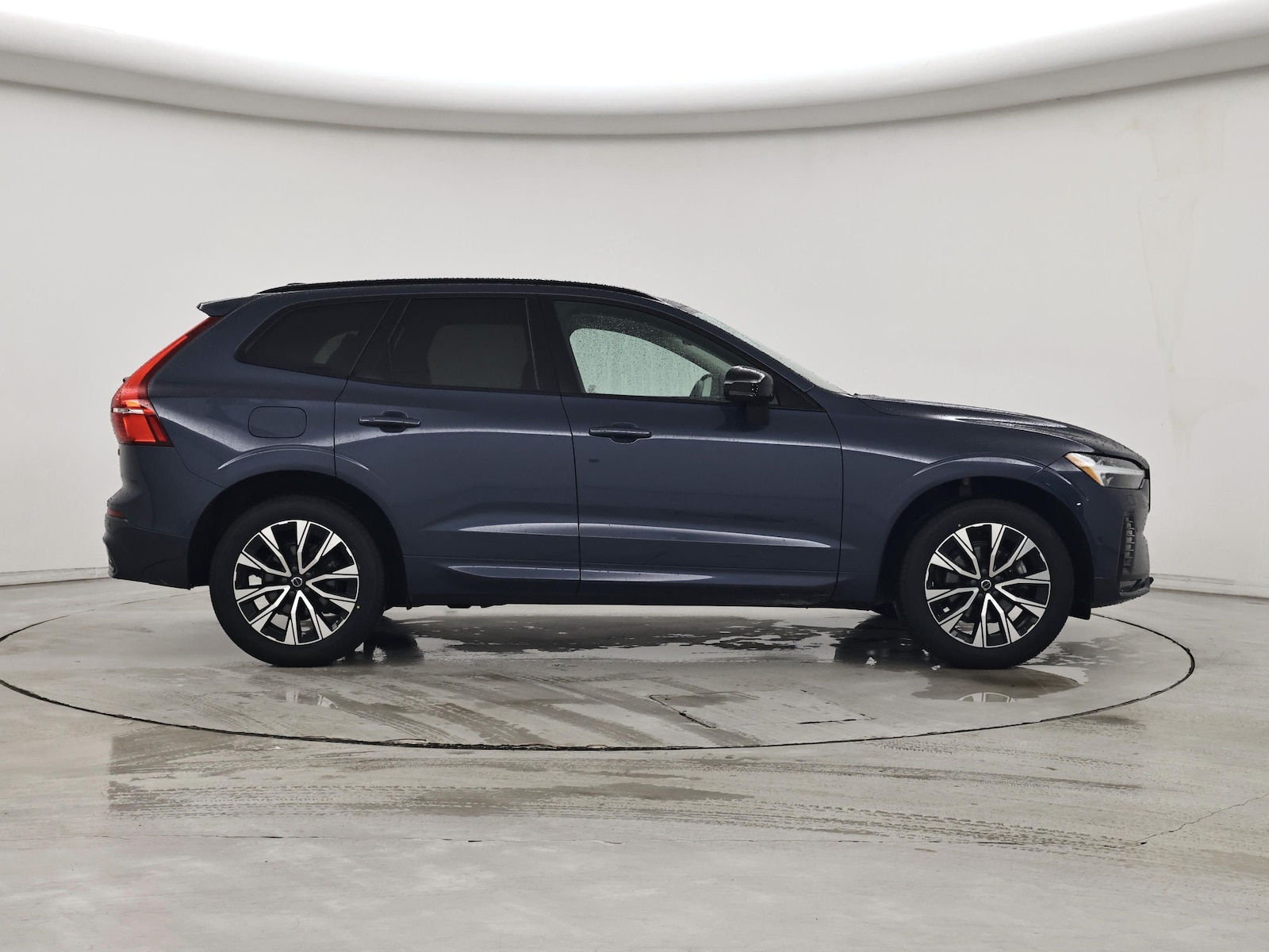 2024 Volvo XC60 Plus - Photo 8