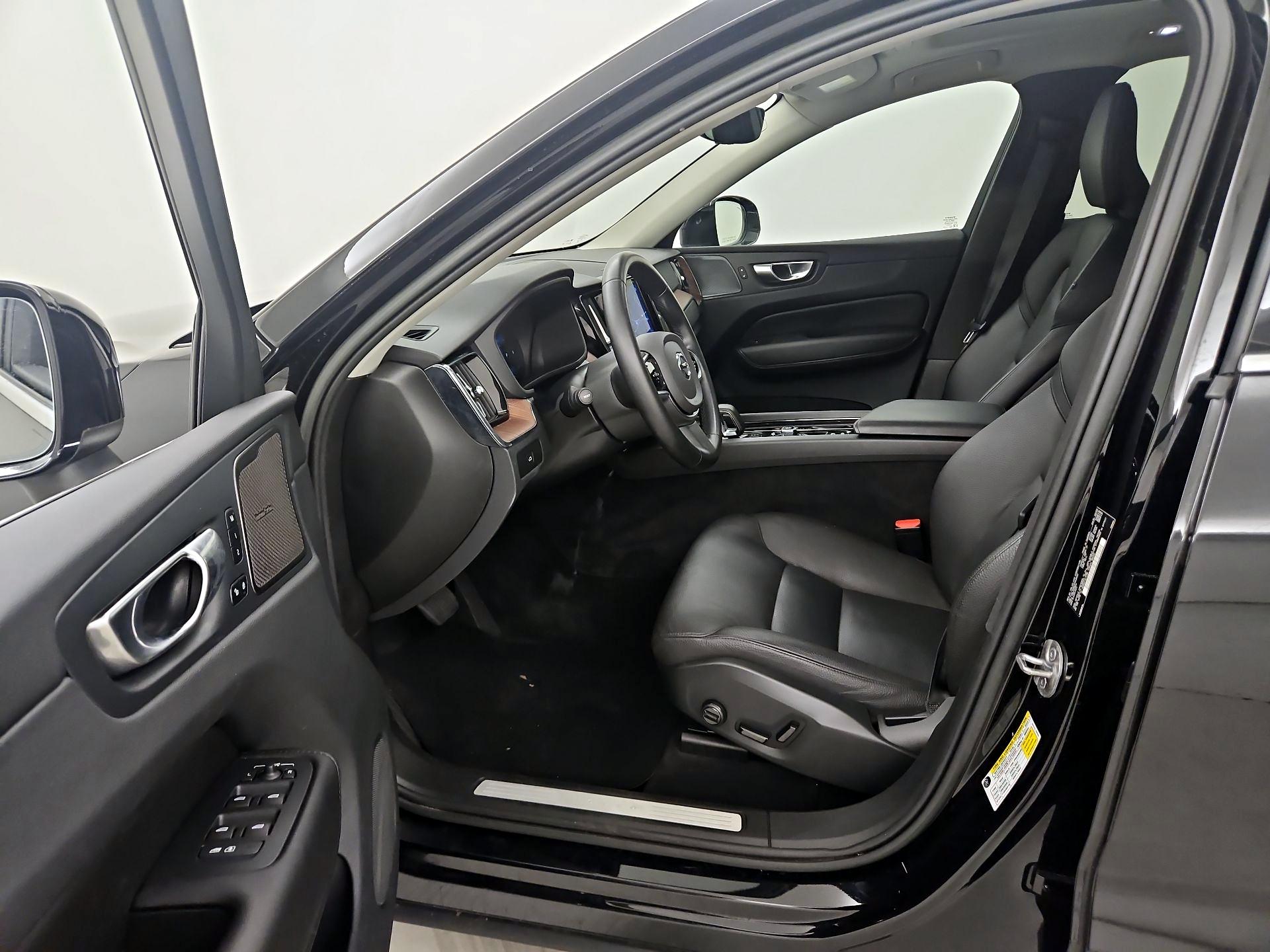 Thumbnail: 2023 Volvo XC60 - 11
