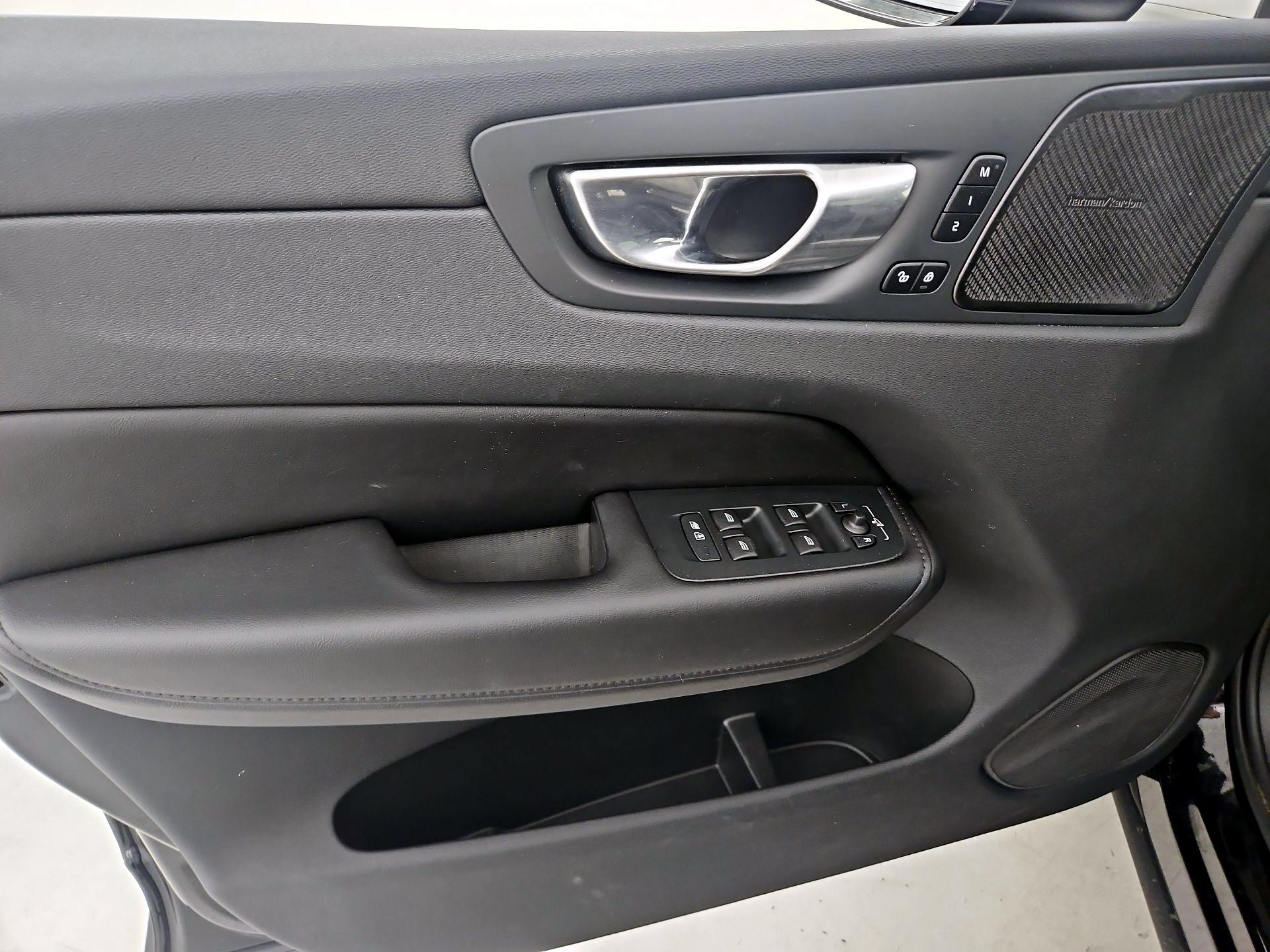 Thumbnail: 2023 Volvo XC60 - 12