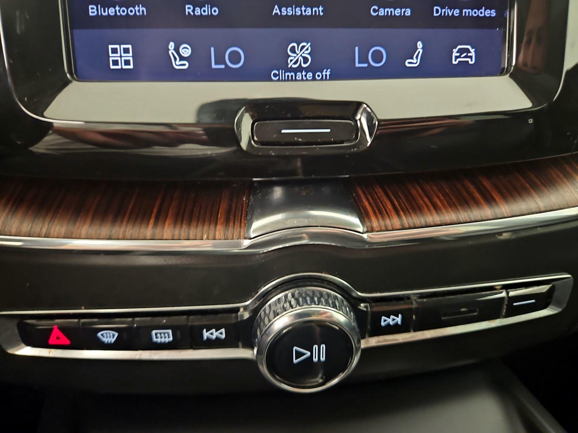 Thumbnail: 2023 Volvo XC60 - 17