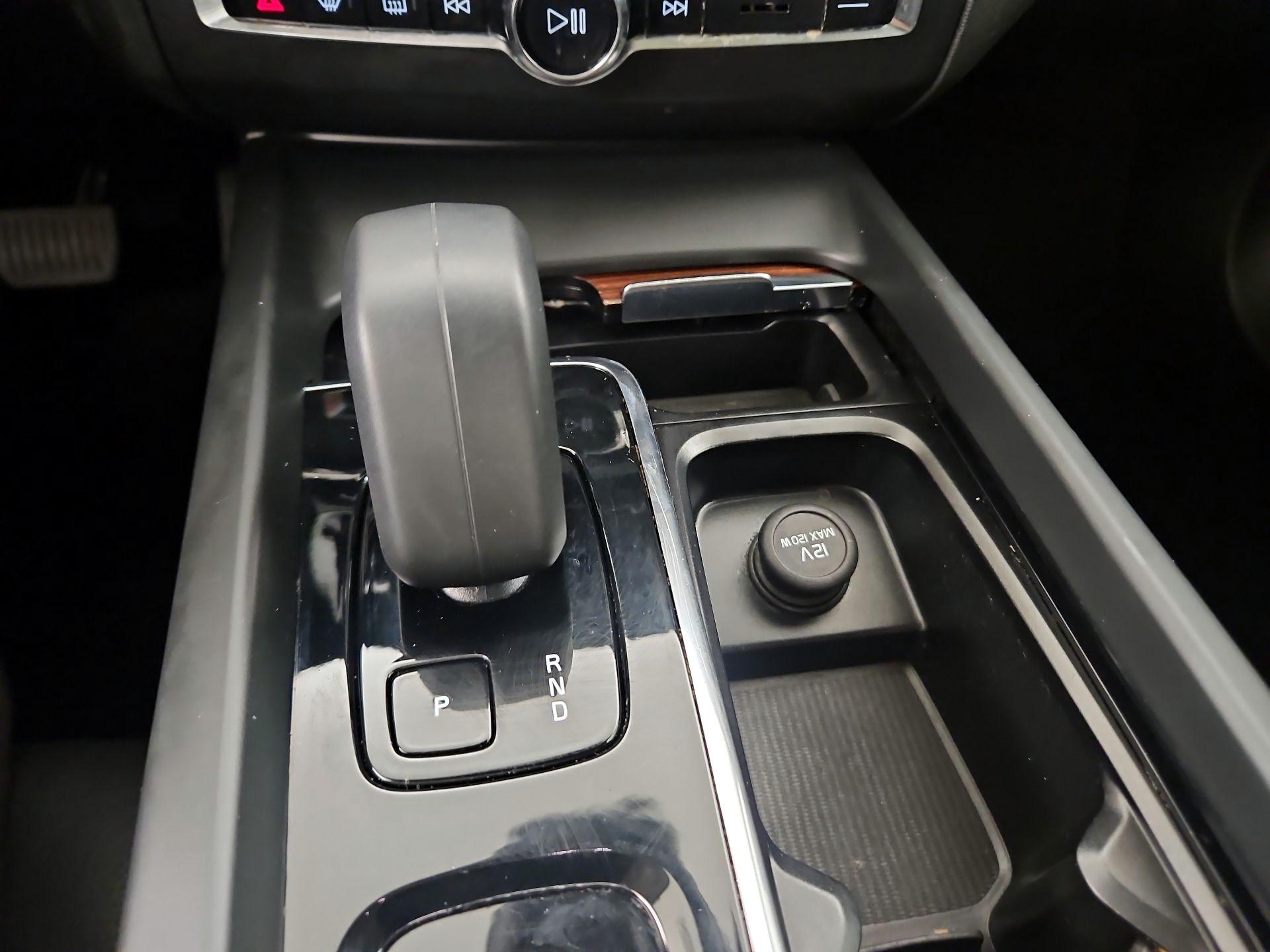 Thumbnail: 2023 Volvo XC60 - 18