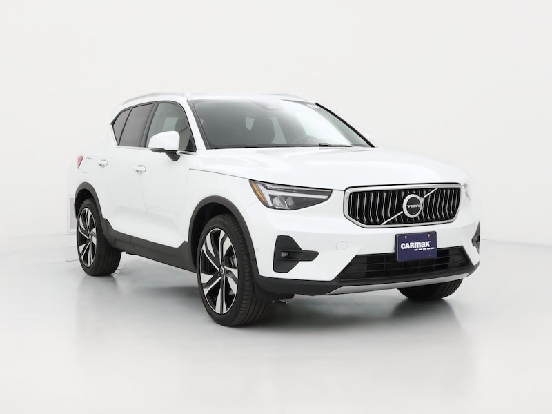 2024 Volvo XC40 B5 Plus Bright Theme