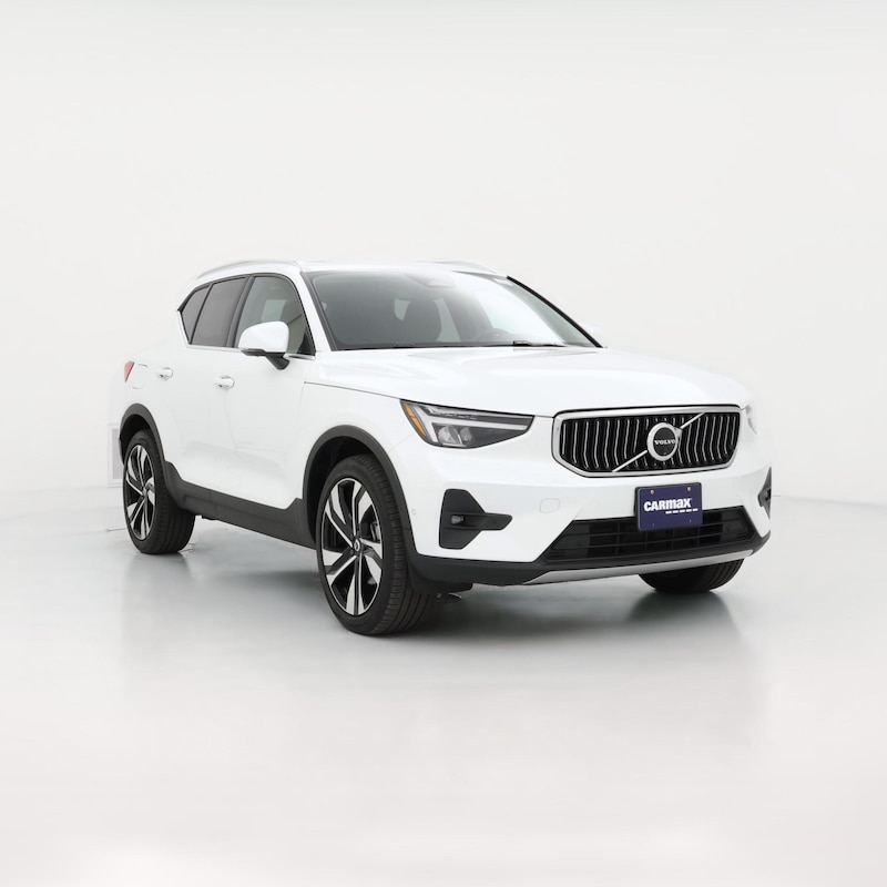 2024 Volvo XC40 B5 Plus Bright Theme