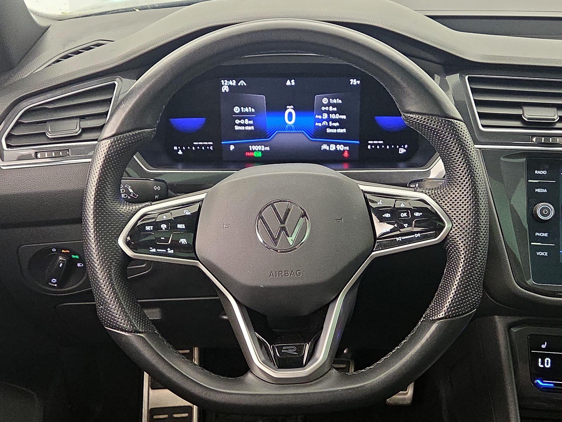 Thumbnail: 2023 Volkswagen Tiguan - 10