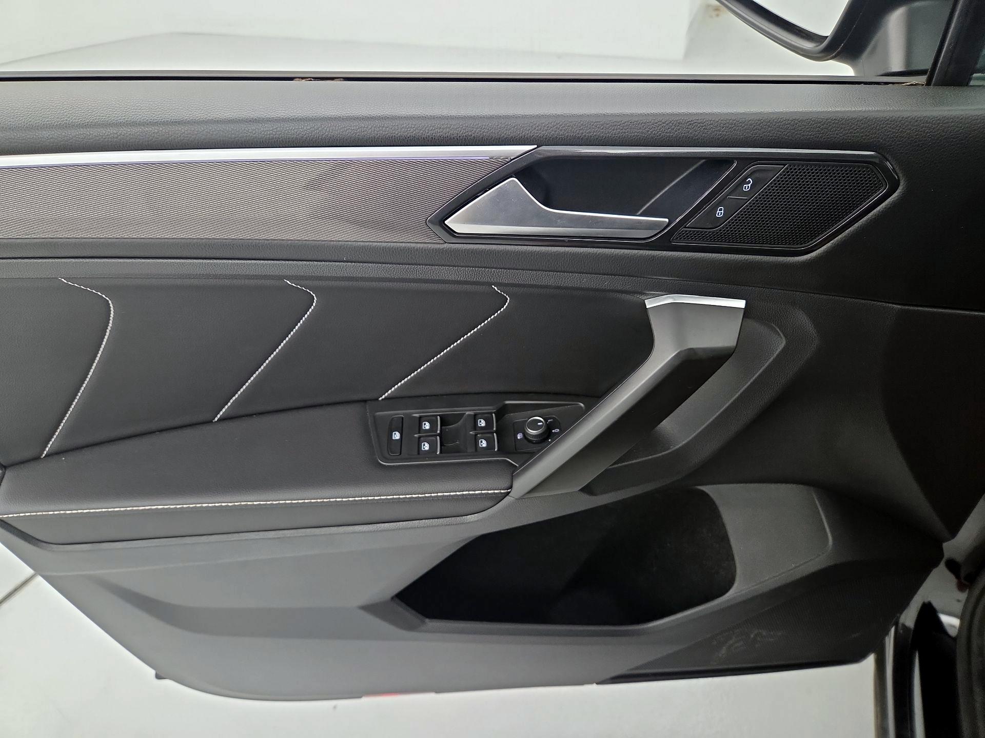 Thumbnail: 2023 Volkswagen Tiguan - 12