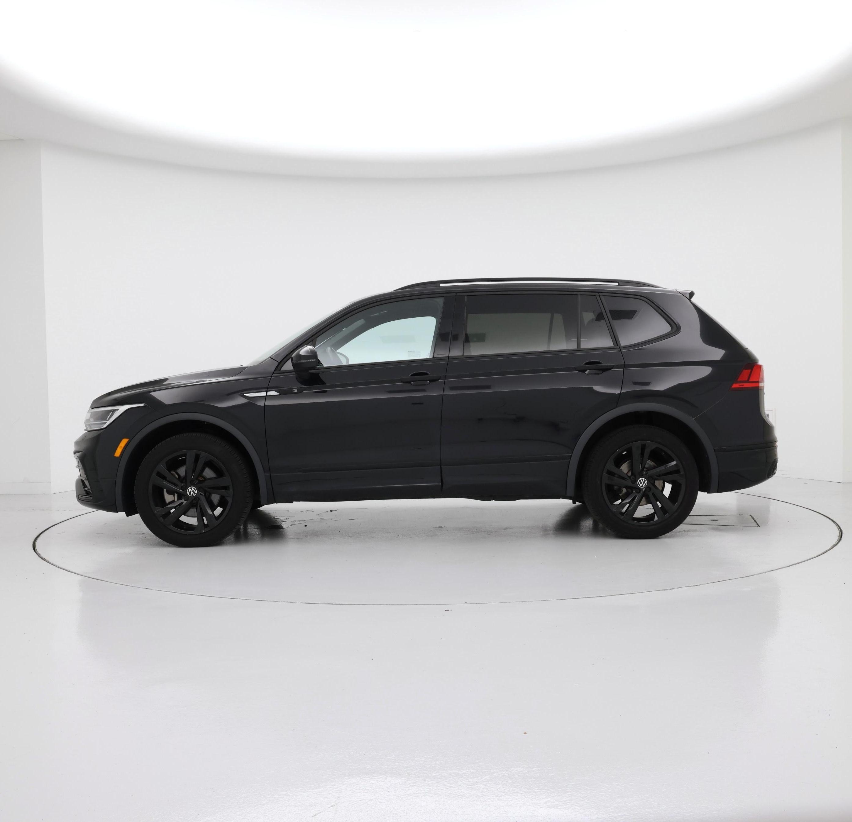 Thumbnail: 2023 Volkswagen Tiguan - 3