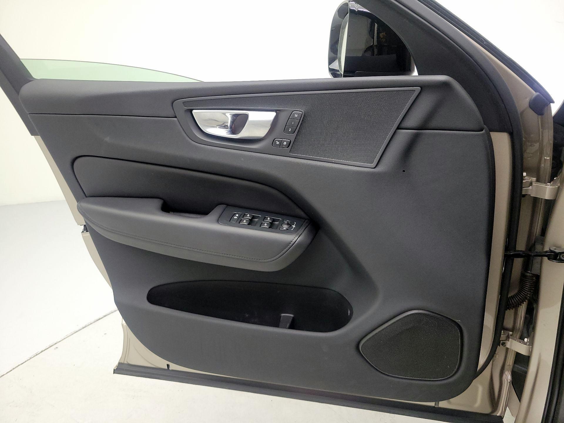 Thumbnail: 2023 Volvo XC60 - 12