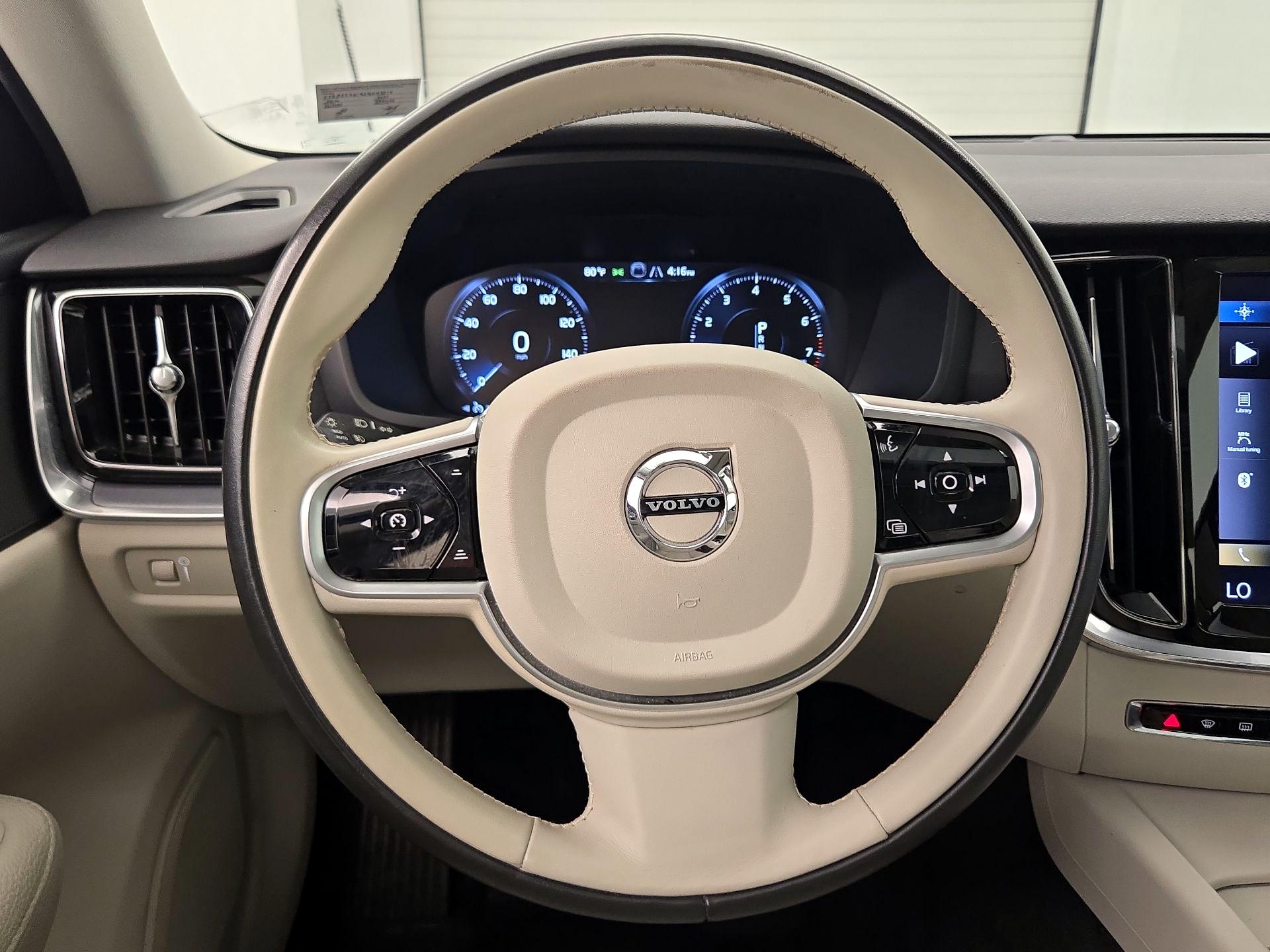 Thumbnail: 2020 Volvo S60 - 10