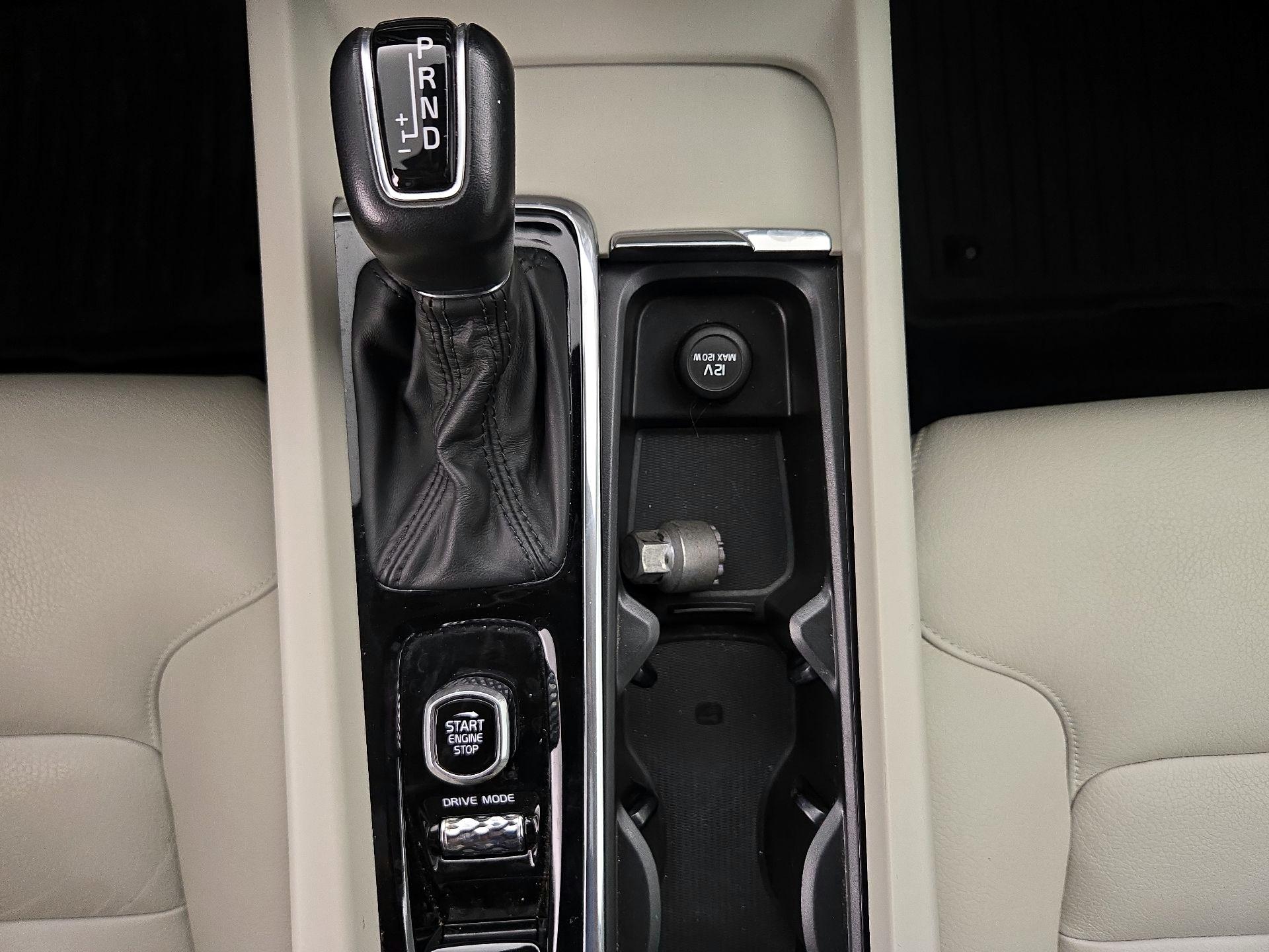 Thumbnail: 2020 Volvo S60 - 17
