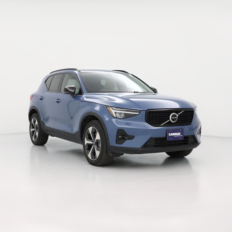 2024 Volvo XC40 B5 Core Dark Theme