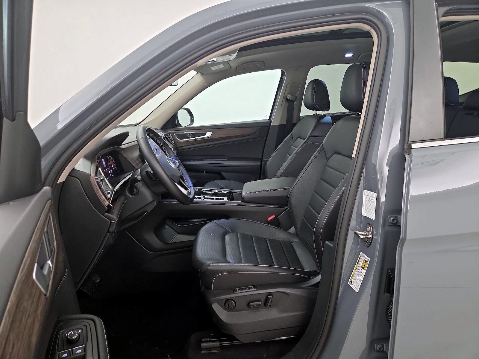 2025 Volkswagen Atlas SEL - Photo 12