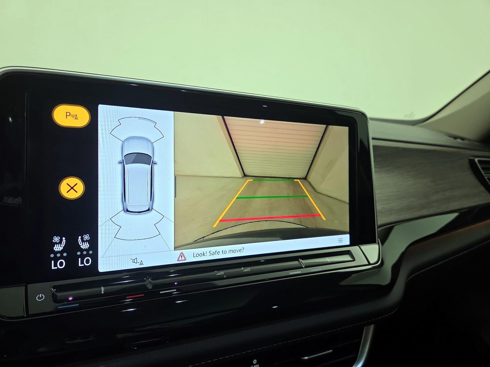 2025 Volkswagen Atlas SEL - Photo 16