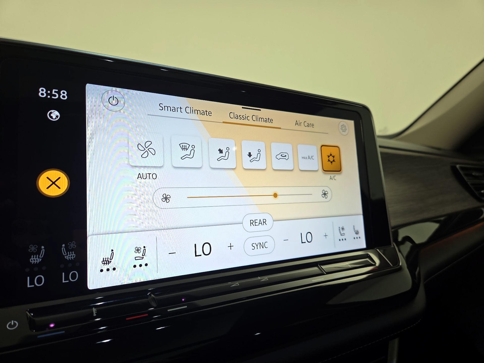 2025 Volkswagen Atlas SEL - Photo 18