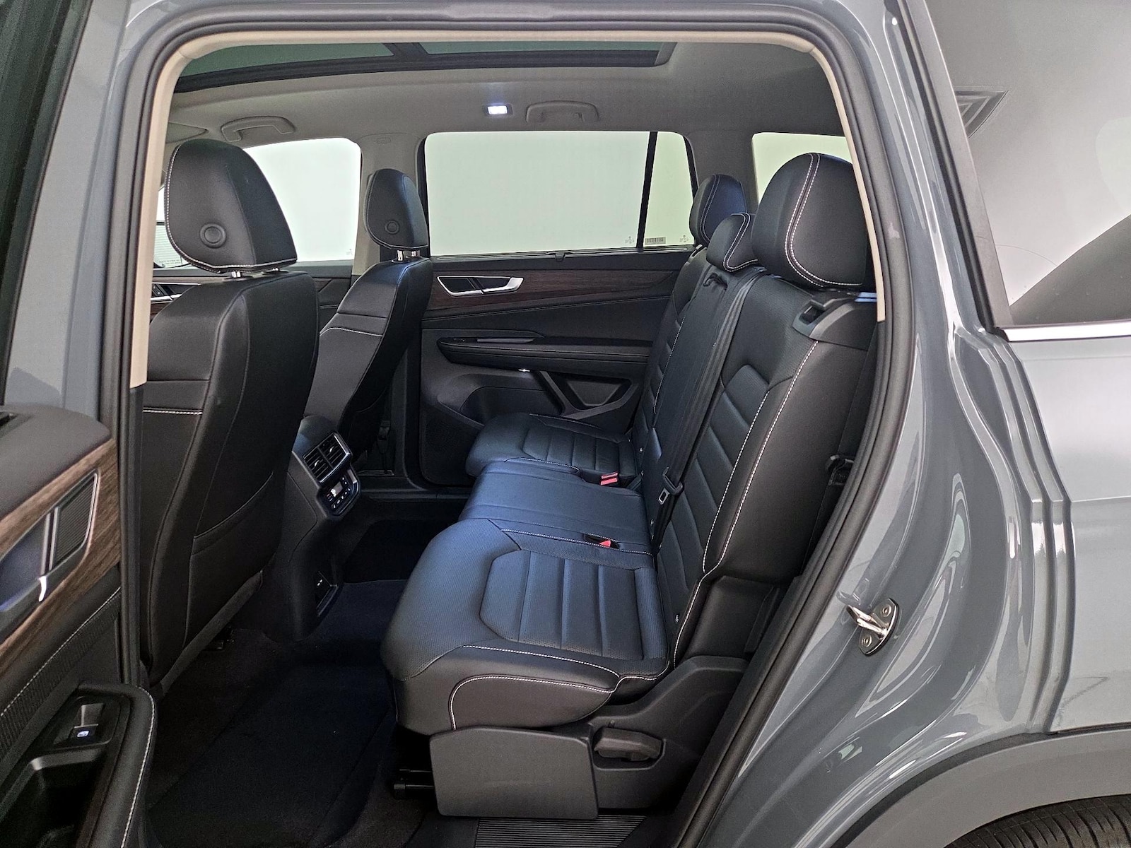 2025 Volkswagen Atlas SEL - Photo 21